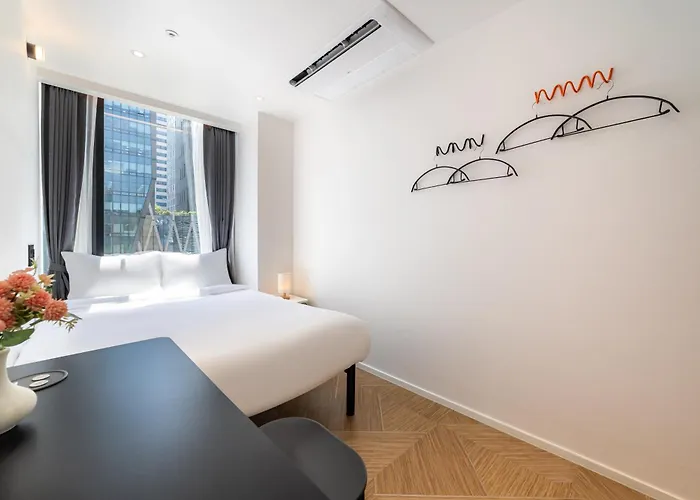 Lets Pop Hotel 2*