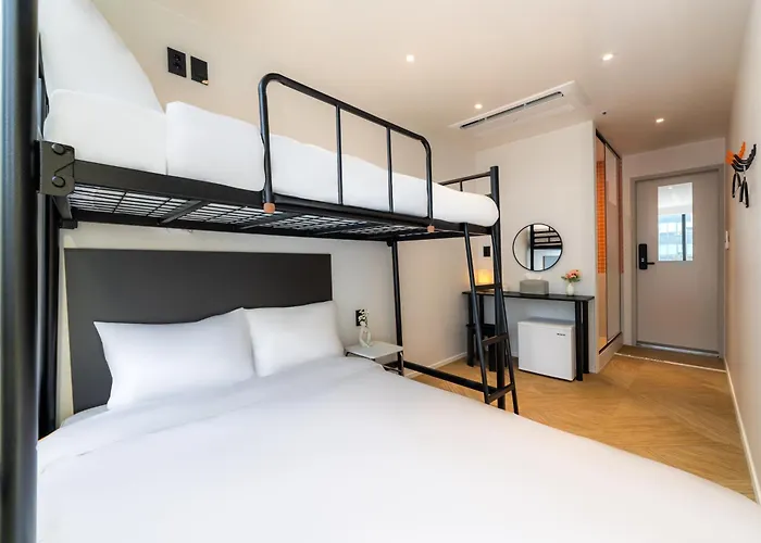 Hotel Lets Pop 2*